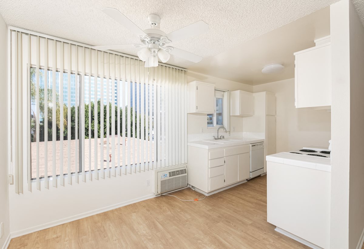 Wilshire Kingsley Towers Apartments